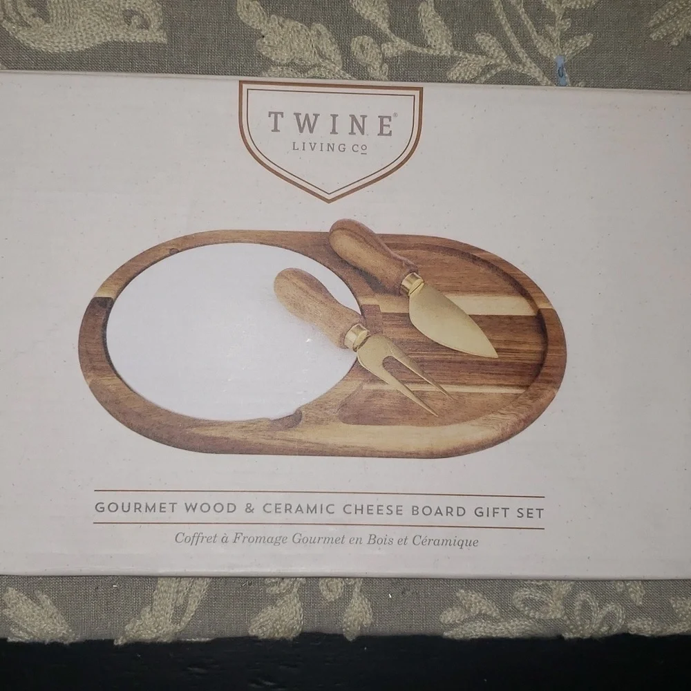 GOURMET WOOD & CERAMIC CHEESE BOARD GIFT SET